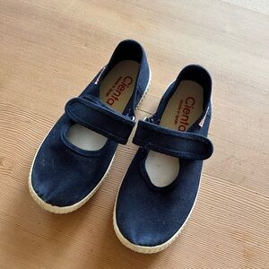Cienta Kids Navy Blue Mary Jane’s 28c